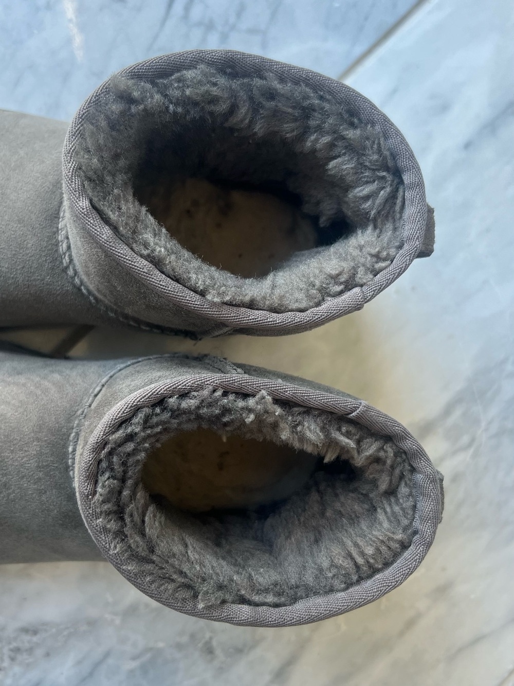 Authentic UGGS gray women size 7 - Picture 4 of 7
